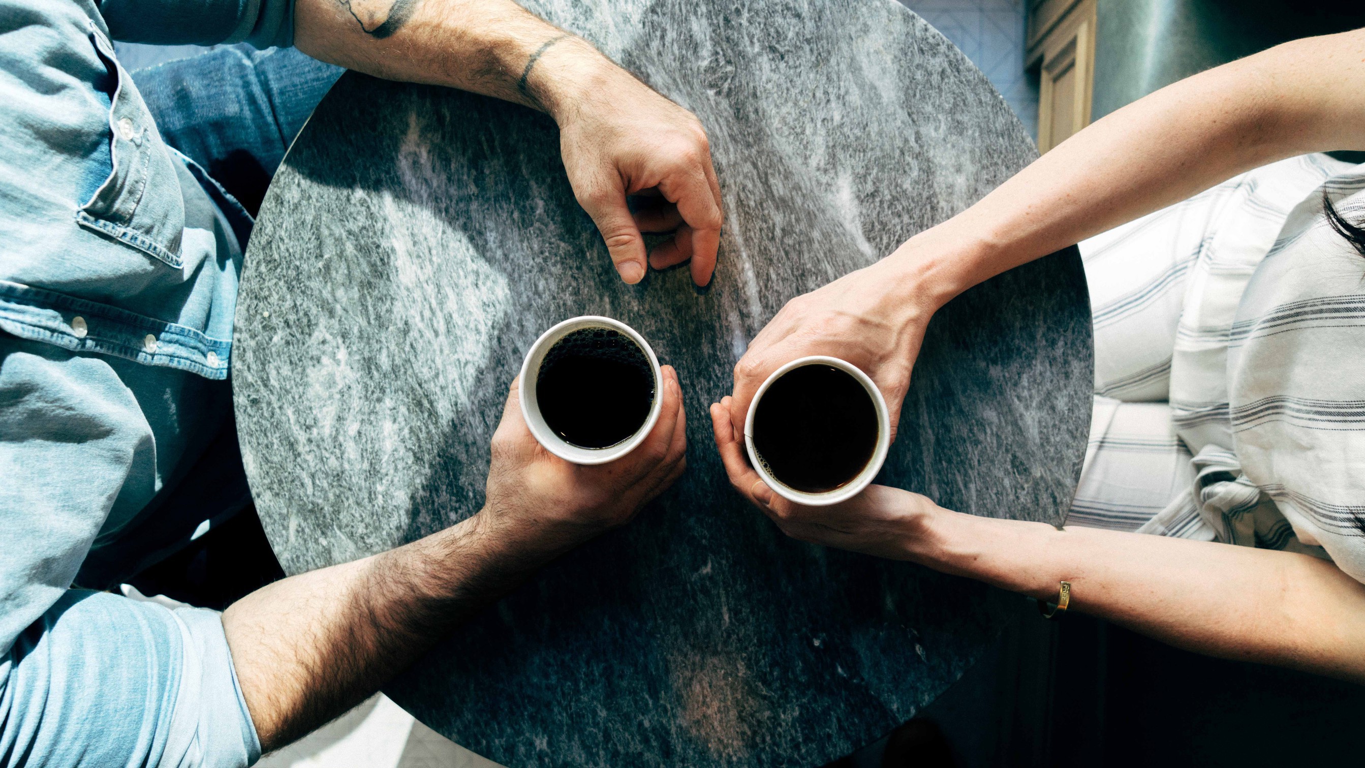 Comment faire des rencontres pendant ses vacances ?